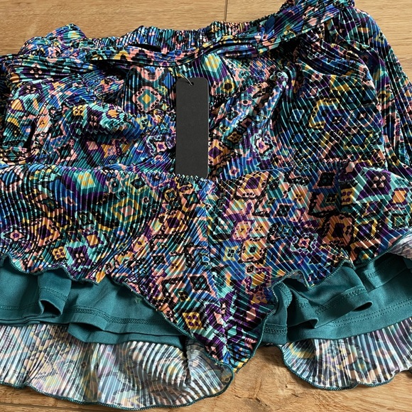 Vici Geo Print Pleated Tie Waist Shorts - Multi / XL - Picture 6 of 7